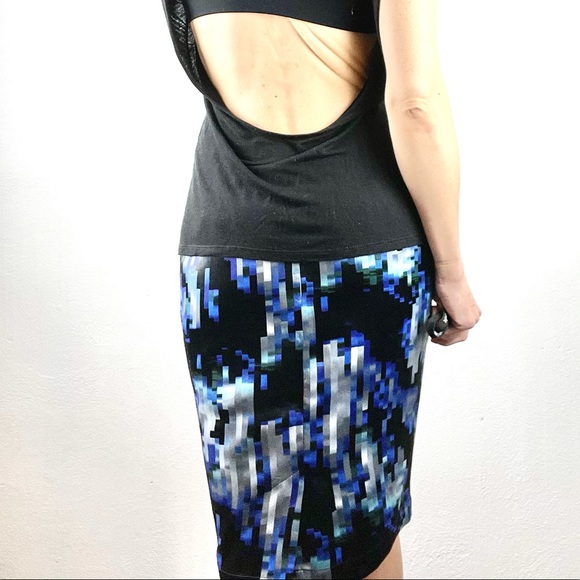 DALIA COLLECTION | 👾 Satin Pixelated Pixels Print Pencil Skirt - Picture 3 of 13